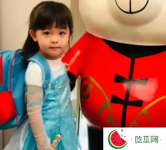 尔冬升公开女儿近照：大眼睛明亮灵动
