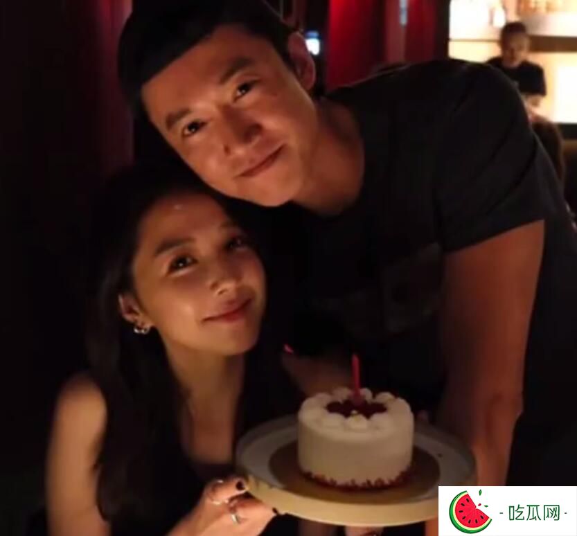 邵雨薇否认已和吴慷仁结婚 称顺其自然