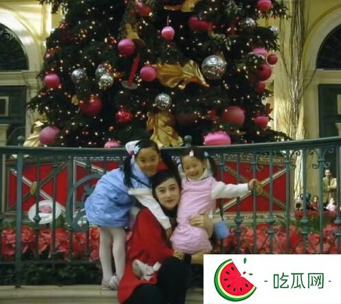 李连杰女儿晒旧照为母庆生 庆祝利智63岁生日