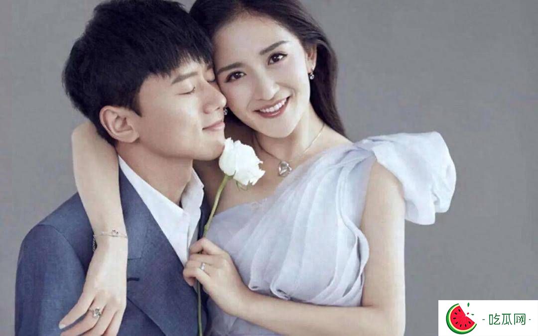 张杰谢娜夫妇带娃逛街好温馨，打扮巨接地气，女儿大长腿瞩目