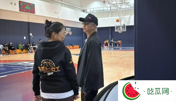 45岁影帝满头白发难掩沧桑感，突飘老态与“重病”有关