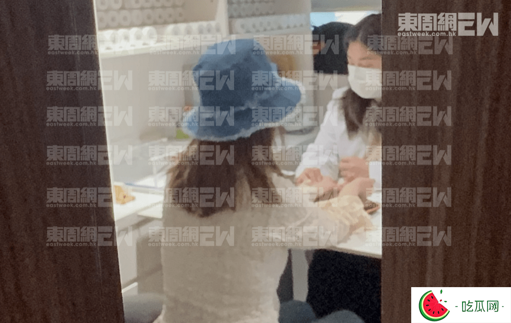进入诊症室后，医师先帮蒋家旻细心地把脉，看看她身体的状况如何？