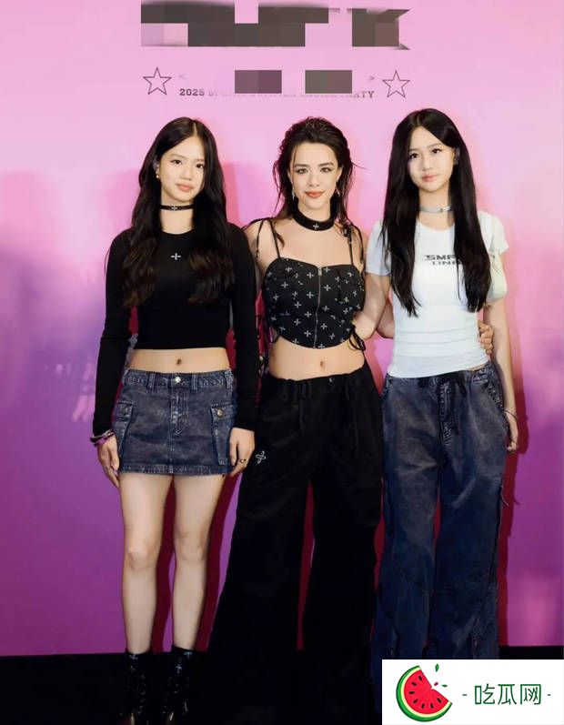 钟丽缇三个女儿青春时尚。