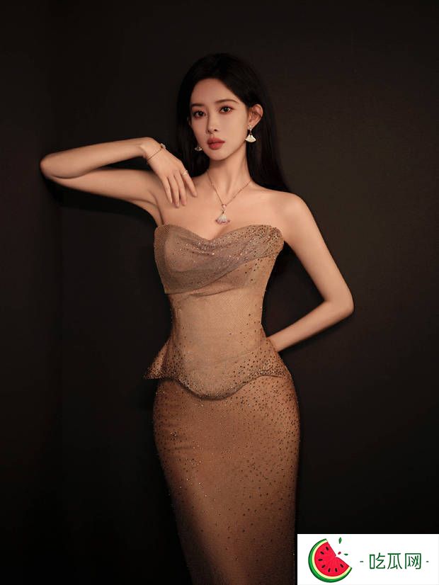 孟子义身型曲线优美。