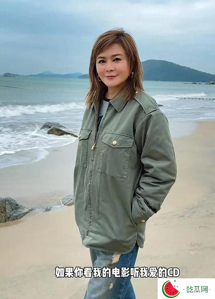 关之琳日本度假被偶遇，打扮时髦与1米8鲜肉，这才是富婆退休生活