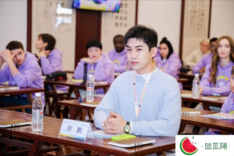 许鹏宣布退出演艺圈。