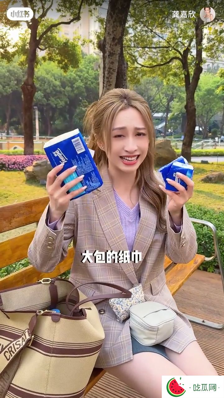龚嘉欣原来有一种特殊癖好，很喜欢纸巾。