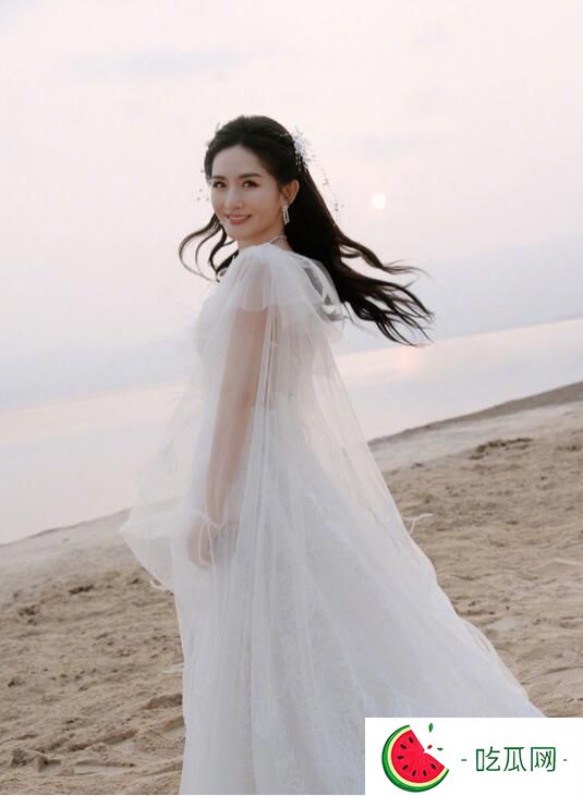 谢娜晒照庆祝44岁生日 感谢妈妈那年生下自己
