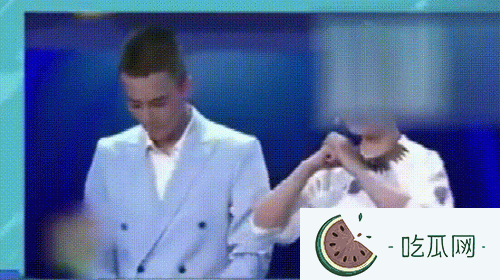 海清脱鞋给郭敬明颁奖是什么节目哪一集？视频gif