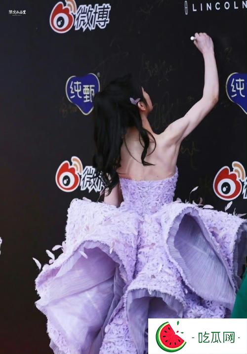 “肌肉萝莉”田曦薇的手臂线条组图，做一个有肌肉的大美人儿！