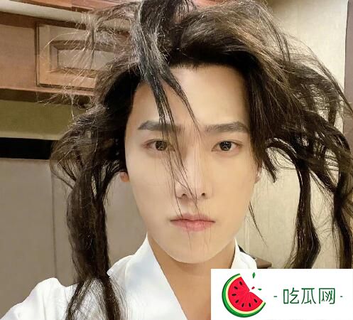 杨洋和女装大佬恋爱瓜真的假的？杨洋女装图片