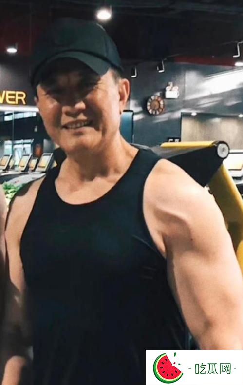 张志坚的妻子是谁？张志坚年轻时的照片真帅