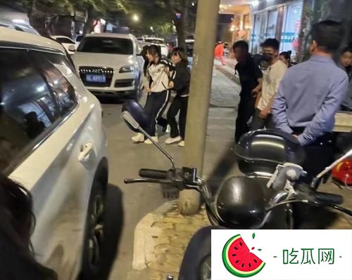 杨紫坐轮椅是怎么回事，怎么受伤的？