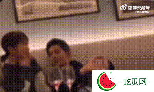 肖战和杨紫是不是在谈恋爱？肖战摸头杨紫视频gif