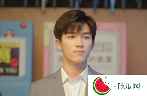 王星越年龄怎么这小改小年龄了吗(王星越为什么15岁上大学)