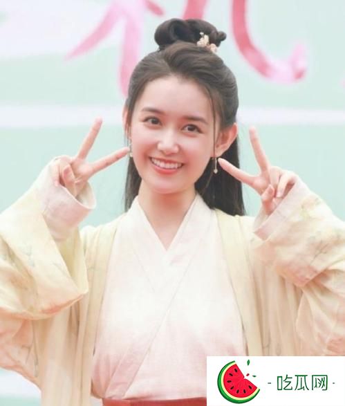蒋依依是混血儿吗 蒋依依爸爸妈妈照片被扒
