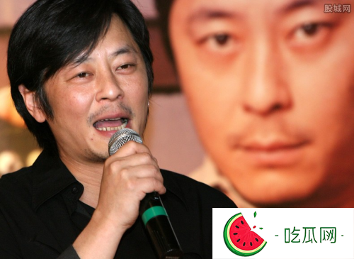 王杰嗓子怎么变哑的(王杰2001被下毒事件揭晓嗓子变哑了谁弄的)