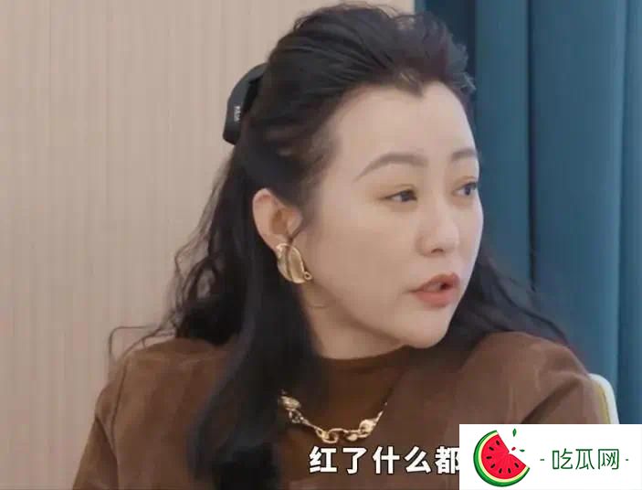 装都懒得装了！郝蕾一句话，扯下内娱“荒诞的面具”哈尼克孜哭了