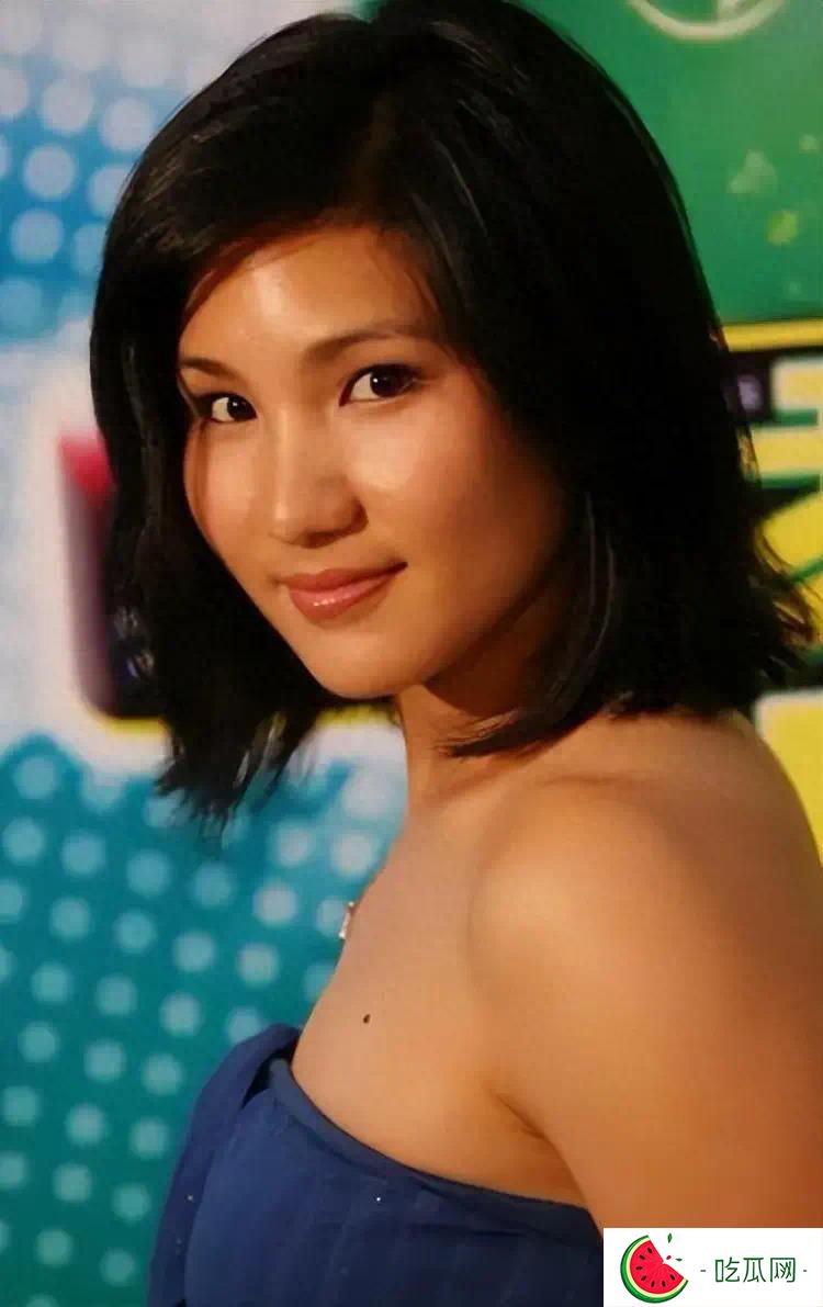 郑佩佩女儿近况曝光：和妈妈超像，在美国当老师，混血儿子很可爱