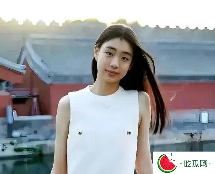 佟大为带17岁女儿拍戏，俩女儿拜师刘天池，长相随妈，个高比例好
