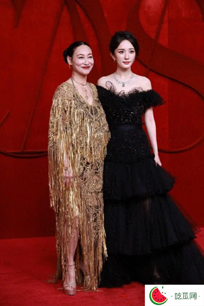变了！林志玲参加芭莎盛典面部僵硬甜美不再，和孙俪聊天小心翼翼