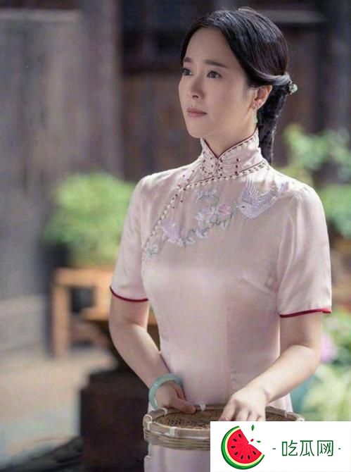 左小青相片又白又大什么梗(左小青为什么不火呢)