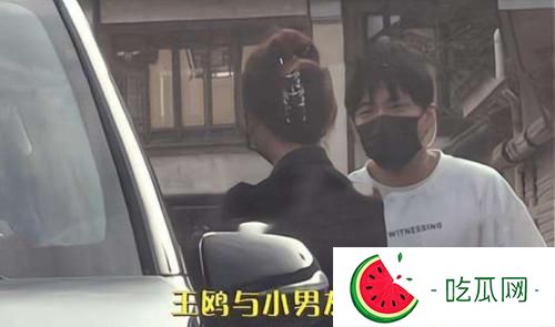 王鸥带何九华参加妹妹婚礼(二人在一起怎么不被看好)