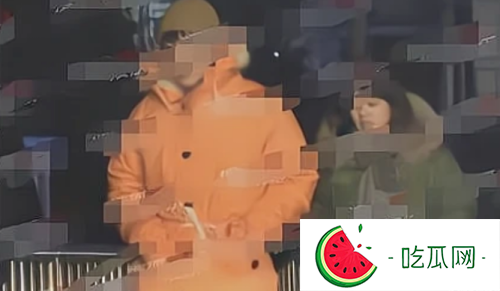 马思纯男友又爆黑料(男友张哲轩在街边不戴口罩且随地吐痰)