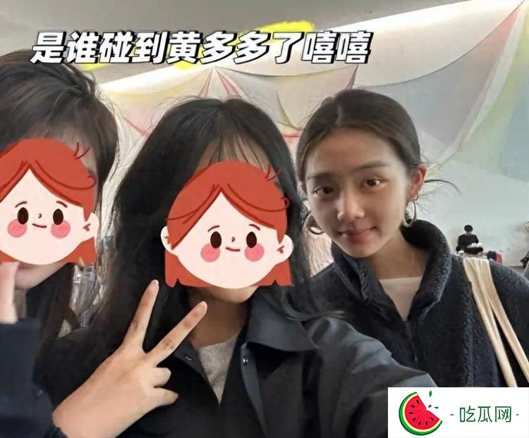 冯小刚19岁小女儿，晒美国高中毕业照，文案引争议，或进军娱乐圈