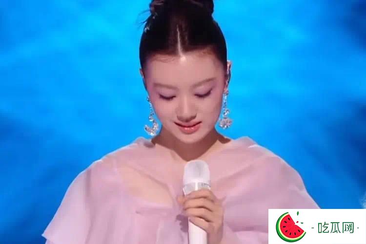 单依纯回应“像王菲”争议，传承创新并存，审美碰撞凸显代际差异