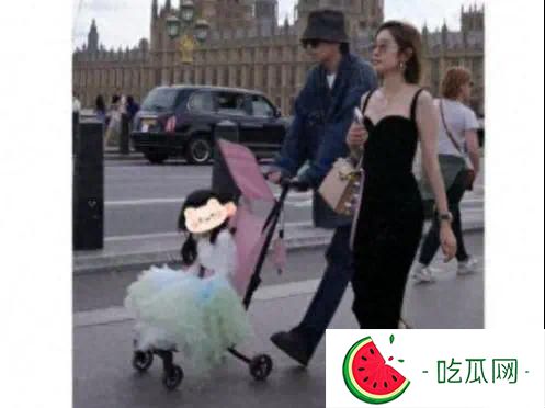 张若昀一家在伦敦过六一被偶遇，唐艺昕气质卓绝，女儿甜美又可爱