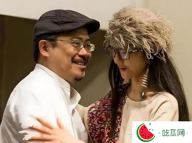 67岁杨丽萍和75岁前夫复合了？富商前夫人如其名，的确纯情