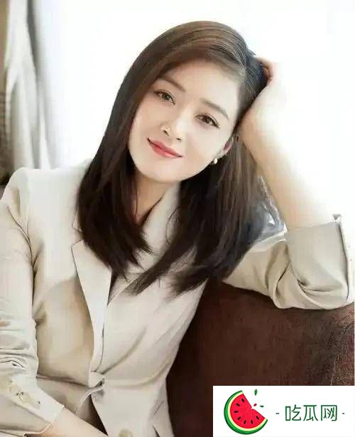 一边官宣喜讯，一边深陷舆论，42岁的蒋欣凭什么呢？