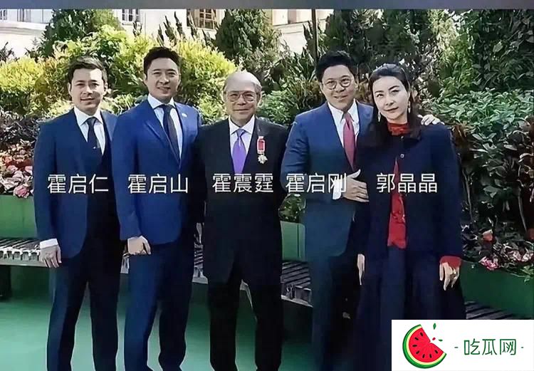 霍启刚弟弟订婚！未婚妻拿一堆红包笑开花，霍家三兄弟剩一人未婚