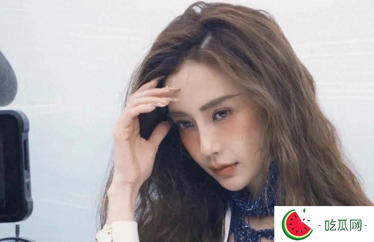 杨颖被嘲步叶珂后尘，给牛杂站台为商品带货，放低身段寻求出路