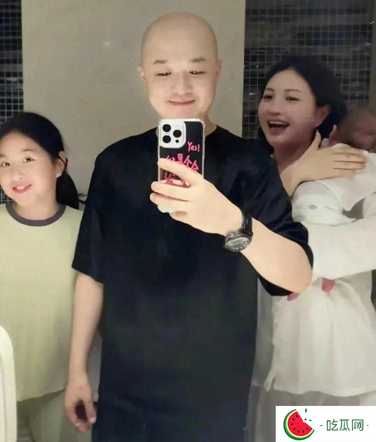 包贝尔老婆出月子回家，二胎儿子单独睡小床，婴儿房装了摄像头