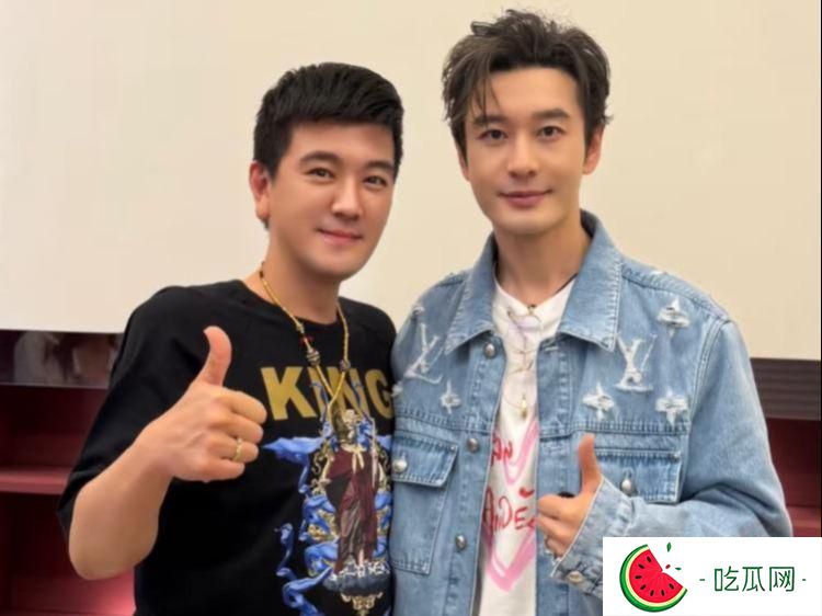黄晓明杨子聚会品茶，杨子晒两人合照引热议，美颜过度认不出