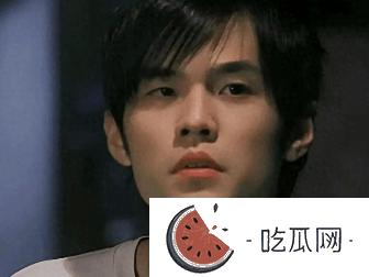周杰伦眼袋变大颜值骤跌，疑病痛复发惹人担忧，昆凌艳压日韩女星