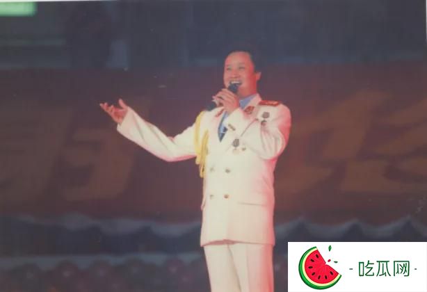 “人民歌唱家”阎维文：陪妻子抗癌36年，他才是深情的男人！