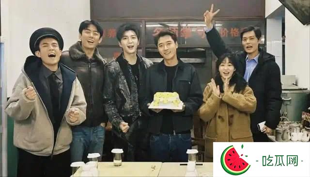 洪欣儿子张镐濂探班张丹峰，支持他与自己同学颜安竞争，太暖了！